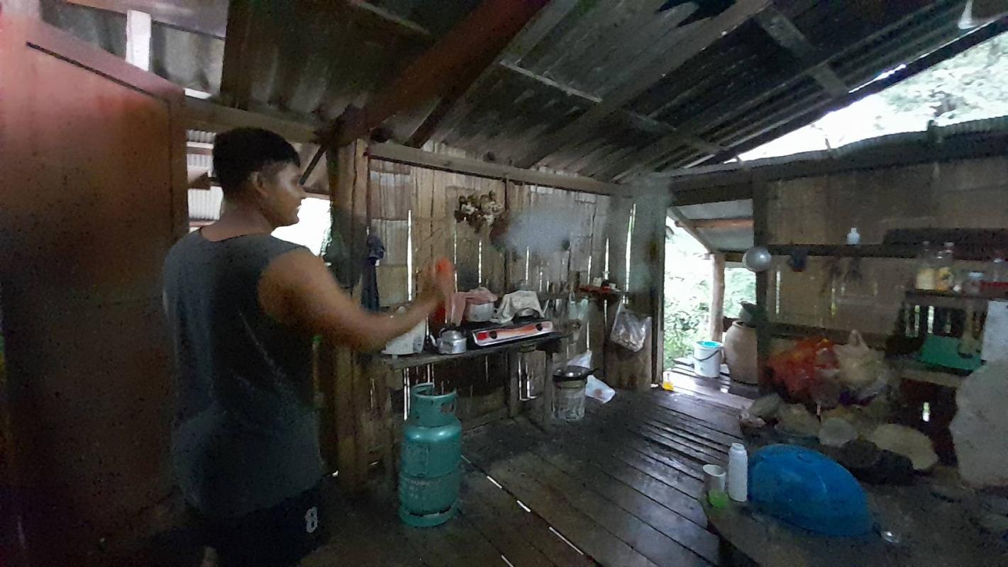 30/7/66 จนท.รพ.สต.บ้านสันป่าไร่ร่วมกับอสม.ม.3บ้านป่าไร่เหนือ ควบคุมโรคไข้เลือดออกรอบที่1 พร้อมทั้งสอบสวนโรคเคสนางรัตนา พิทักษ์พิบูลย์ศรี