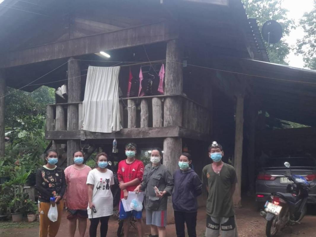 30/7/66 จนท.รพ.สต.บ้านสันป่าไร่ร่วมกับอสม.ม.3บ้านป่าไร่เหนือ ควบคุมโรคไข้เลือดออกรอบที่1 พร้อมทั้งสอบสวนโรคเคสนางรัตนา พิทักษ์พิบูลย์ศรี