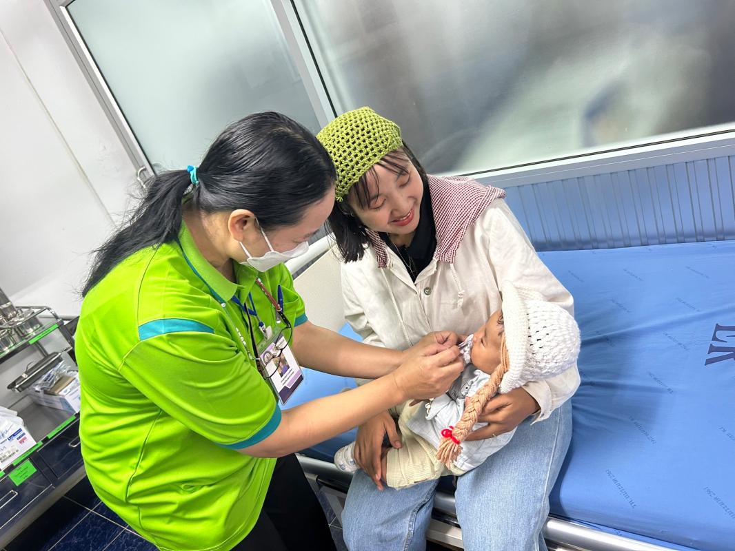 9866 รพ.สต.บ้านสันป่าไร่ ให้บริการฉีดวัคซีนเด็ก อายุ 0-5 ปี จำนวน 23 คน และตรวจสุขภาพช่องปาก , เคลือบฟลูออไรด์ , เจาะเลือดตรวจ Hct , จ่ายยา para syr และ ferrous syr