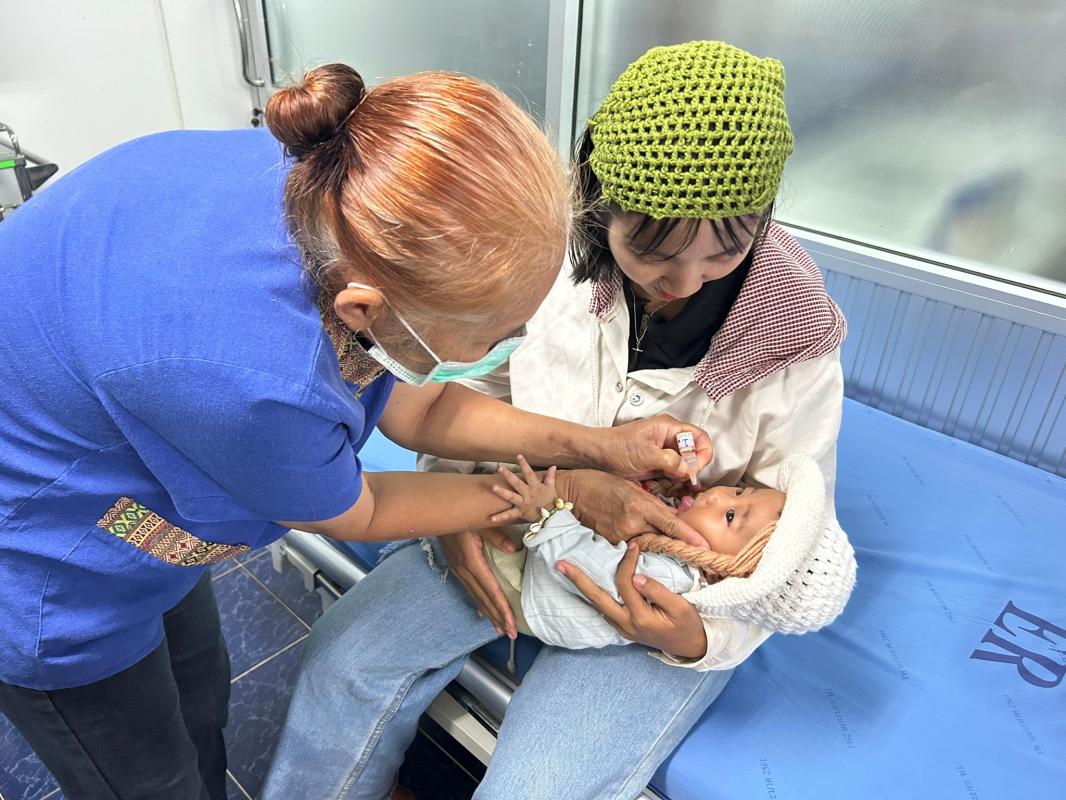 9866 รพ.สต.บ้านสันป่าไร่ ให้บริการฉีดวัคซีนเด็ก อายุ 0-5 ปี จำนวน 23 คน และตรวจสุขภาพช่องปาก , เคลือบฟลูออไรด์ , เจาะเลือดตรวจ Hct , จ่ายยา para syr และ ferrous syr