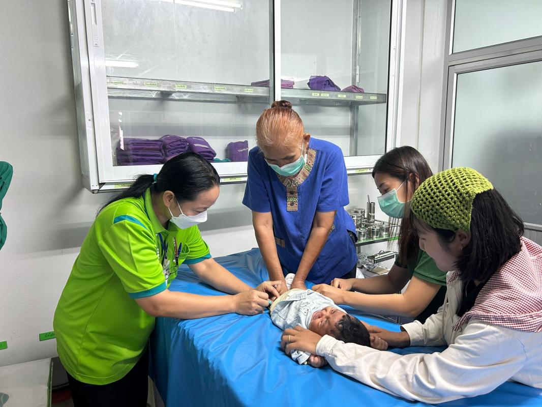 9866 รพ.สต.บ้านสันป่าไร่ ให้บริการฉีดวัคซีนเด็ก อายุ 0-5 ปี จำนวน 23 คน และตรวจสุขภาพช่องปาก , เคลือบฟลูออไรด์ , เจาะเลือดตรวจ Hct , จ่ายยา para syr และ ferrous syr