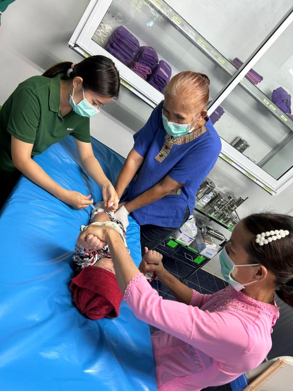 9866 รพ.สต.บ้านสันป่าไร่ ให้บริการฉีดวัคซีนเด็ก อายุ 0-5 ปี จำนวน 23 คน และตรวจสุขภาพช่องปาก , เคลือบฟลูออไรด์ , เจาะเลือดตรวจ Hct , จ่ายยา para syr และ ferrous syr