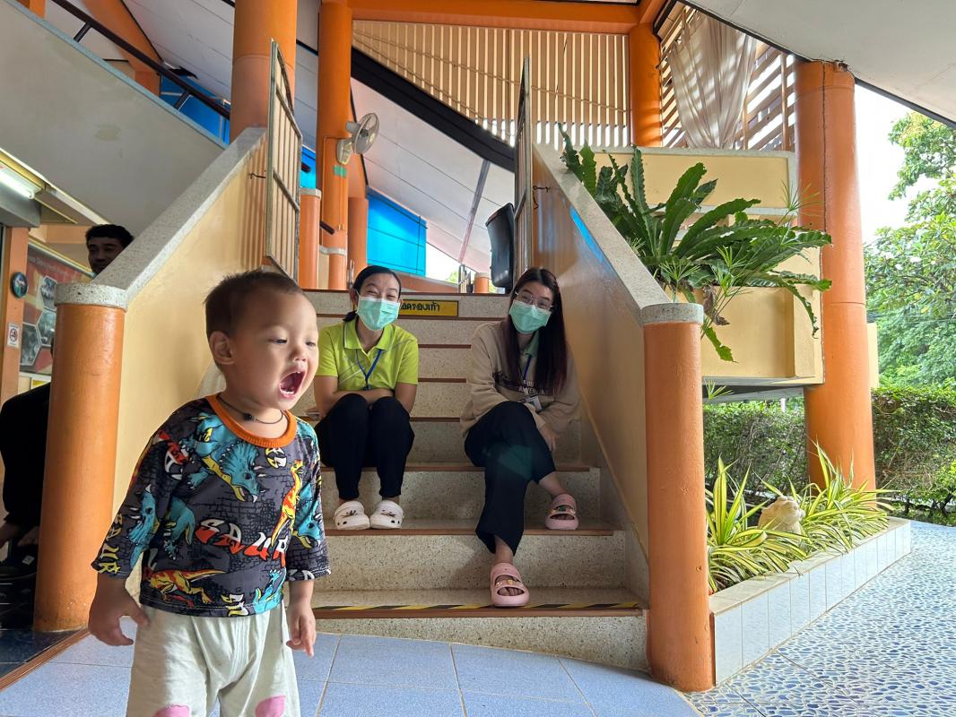 9866 รพ.สต.บ้านสันป่าไร่ ให้บริการฉีดวัคซีนเด็ก อายุ 0-5 ปี จำนวน 23 คน และตรวจสุขภาพช่องปาก , เคลือบฟลูออไรด์ , เจาะเลือดตรวจ Hct , จ่ายยา para syr และ ferrous syr