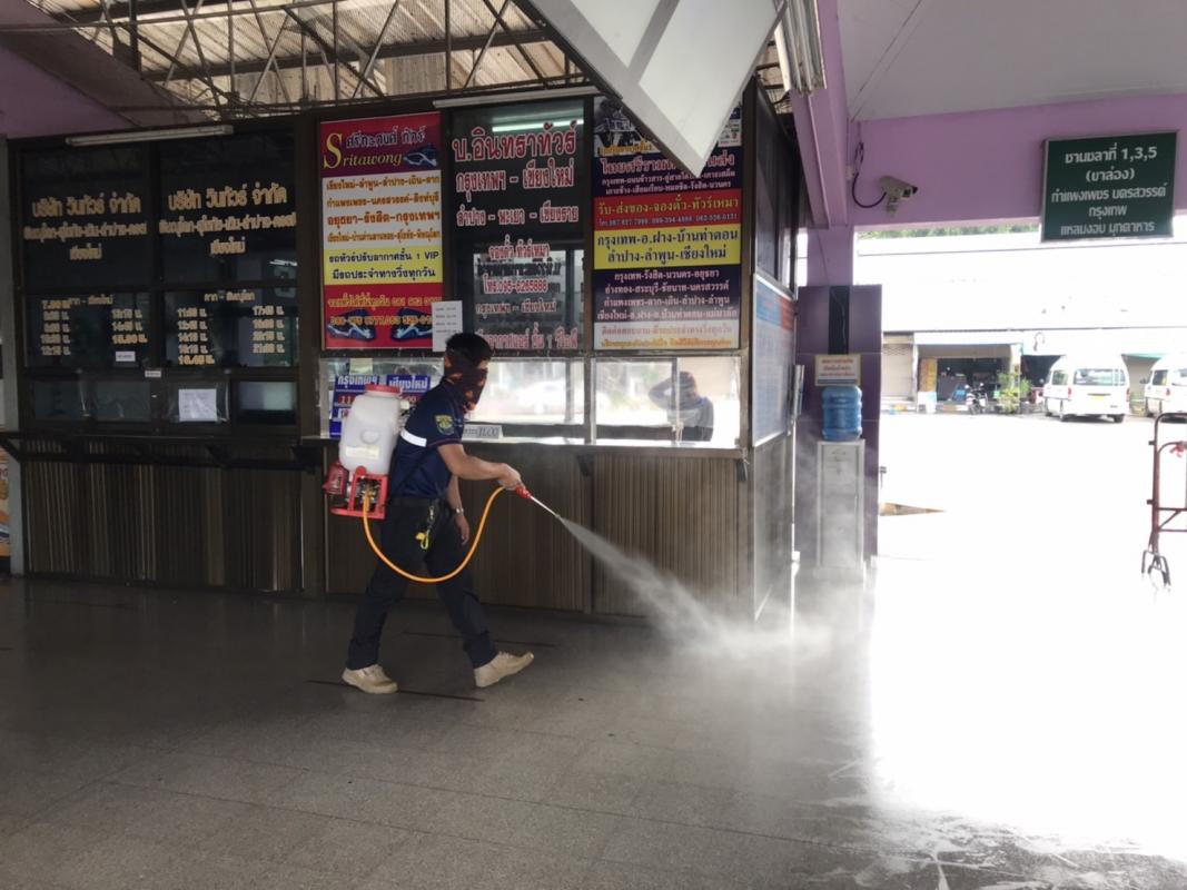 อบจ.ตาก ดำเนินการทำความสะอาด ฉีดพ่นน้ำยาแอลกอฮอล์และเช็ดถูฆ่าเชื้อโรคประจำสัปดาห์