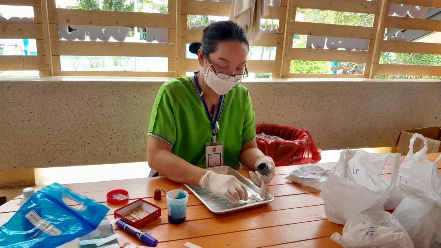 16-18866 จนท.รพ.สต.บ้านสันป่าไร่ ให้ความรู้เกี่ยวกับโรคหนอนพยาธิและตรวจอุจจาระเพื่อค้นหาไข่พยาธิในพื้นที่โครงการพระราชดำริโรงเรียนจาตุรจินดา จำนวน 112 คนพบไข่พยาธิไส้เดือน 2 คน แส้ม้า 4 คนและโรงเรียนบ้านสี่หลัง จำนวน 31 คน พบไข่พยาธิไส้เดือน 1 คน