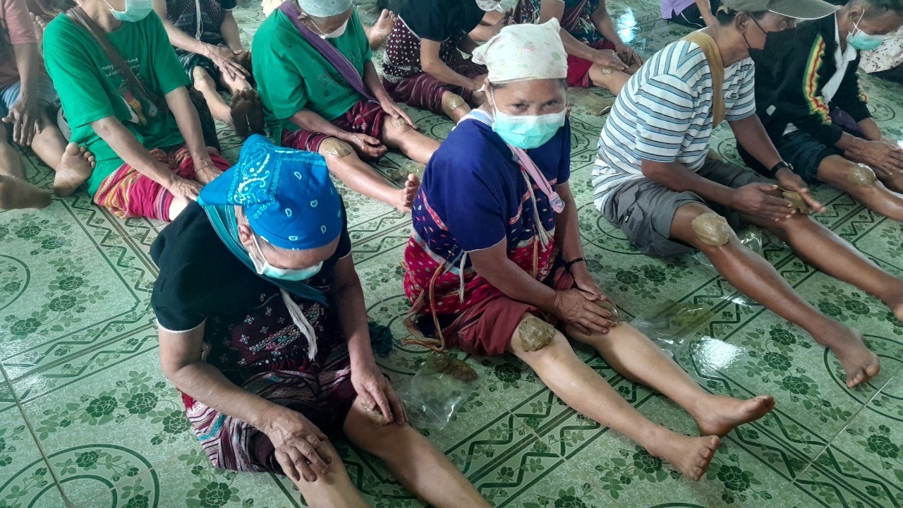 30/8/66 รพ.สต.บ้านสันป่าไร่ ร่วมกับกลุ่มผู้สูงอายุบ้านสันป่าไร่ จัดอบรมโครงการส่งเสริมสุขภาพผู้สูงวัย จิตแจ่มใส ร่างกายแข็งแรง โดยมีวิทยากรจากฝ่ายแพทย์แผนไทย รพ.แม่ระมาด ณ หอประชุมโรงเรียนบ้านสันป่าไร่ มีผู้สูงอายุเข้าร่วมกิจกรรม จำนวน 100 คน