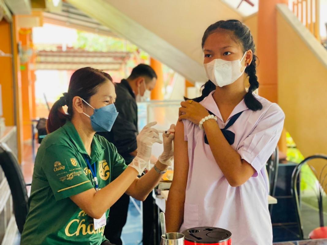 6966 รพ.สต.บ้านสันป่าไร่ ฉีดวัคซีน HPV(ป้องกันโรคมะเร็งปากมดลูก)นักเรียนหญิง ชั้น ป.5 ถึง ม.3 จำนวน 7 ร.ร. รวมทั้งหมด 74 ราย