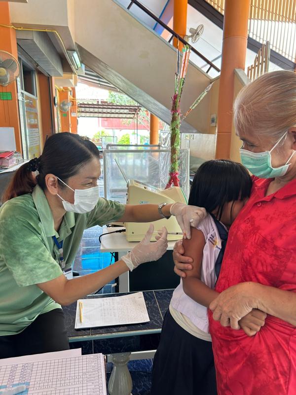 20/9/66 รพ.สต.บ้านสันป่าไร่ ฉีดวัคซีนนักเรียน (รอบที่ 3) จำนวน 5 โรงเรียน 42 คน