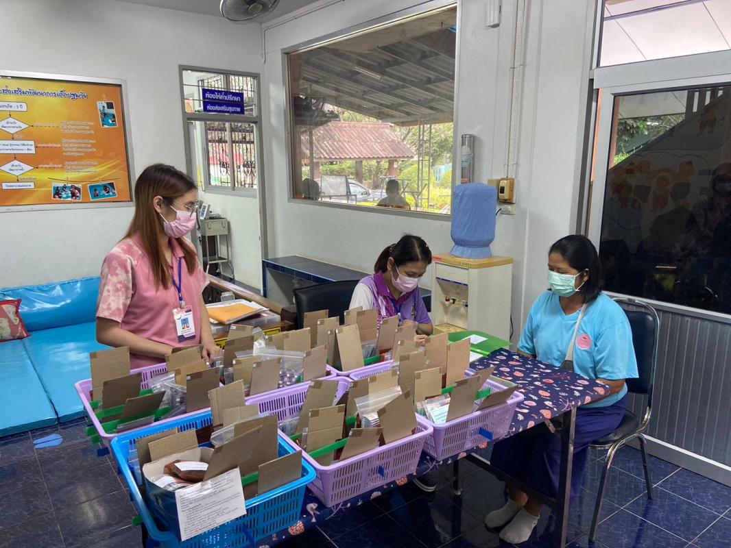 26/9/66 รพ.สต.บ้านสันป่าไร่ ร่วมกับ รพ.แม่ระมาด จ่ายยาให้ผู้ป่วย NCD กลุ่ม 3 (โรคความดันโลหิตสูง) จำนวน 50 ราย