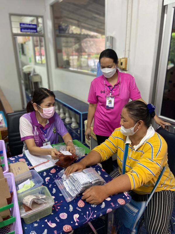 26/9/66 รพ.สต.บ้านสันป่าไร่ ร่วมกับ รพ.แม่ระมาด จ่ายยาให้ผู้ป่วย NCD กลุ่ม 3 (โรคความดันโลหิตสูง) จำนวน 50 ราย