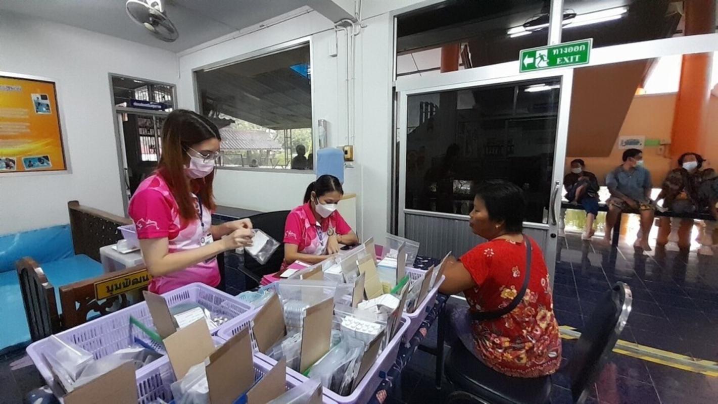 24/10/66 ช่วงบ่าย รพ.สต.บ้านสันป่าไร่ ร่วมกับ แพทย์ และ ทีม รพ.แม่ระมาด จ่ายยาผู้ป่วยโรคเบาหวาน ที่รับยาที่ รพ.สต.จำนวน 22 ราย มีกิจกรรมแลกเปลี่ยนเรียนรู้,แจ้งผลการตรวจเลือด/ผลการตรวจ EKG ประจำปี,จ่ายยา,ตรวจสุขภาพช่องปาก,นับจำนวนยาและทบทวนความเข้าใจการทาน