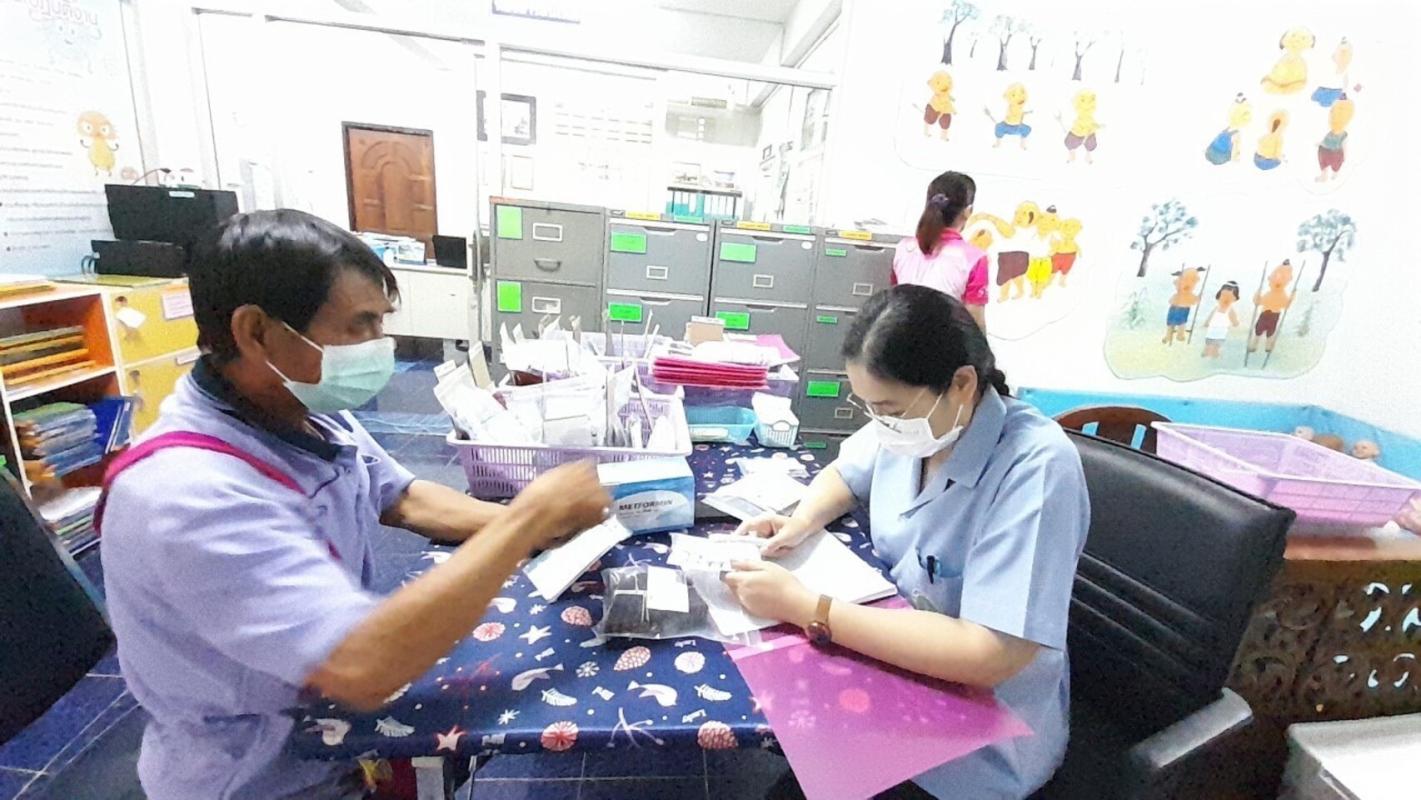 24/10/66 ช่วงบ่าย รพ.สต.บ้านสันป่าไร่ ร่วมกับ แพทย์ และ ทีม รพ.แม่ระมาด จ่ายยาผู้ป่วยโรคเบาหวาน ที่รับยาที่ รพ.สต.จำนวน 22 ราย มีกิจกรรมแลกเปลี่ยนเรียนรู้,แจ้งผลการตรวจเลือด/ผลการตรวจ EKG ประจำปี,จ่ายยา,ตรวจสุขภาพช่องปาก,นับจำนวนยาและทบทวนความเข้าใจการทาน