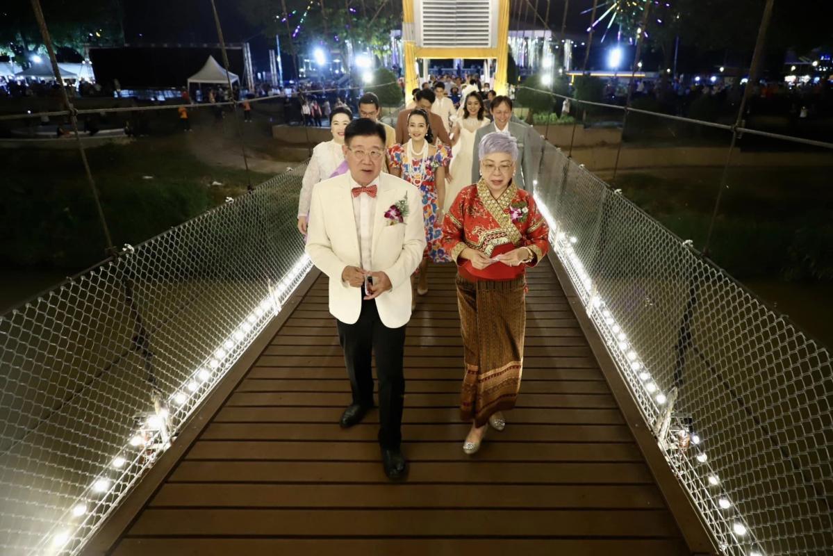 นายกองค์การบริหารส่วนจังหวัดตาก เป็นประธานเปิดโครงการจัดนิทรรศการและออกบูธประชาสัมพันธ์การท่องเที่ยวจังหวัดตาก ประจำปีงบประมาณ พ.ศ. ๒๕๖๗ "เปิดไฟสะพานแห่งรัก ต้อนรับลมหนาว" ณ สะพานสมโภชกรุงรัตนโกสินทร์ 200 ปี จังหวัดตาก