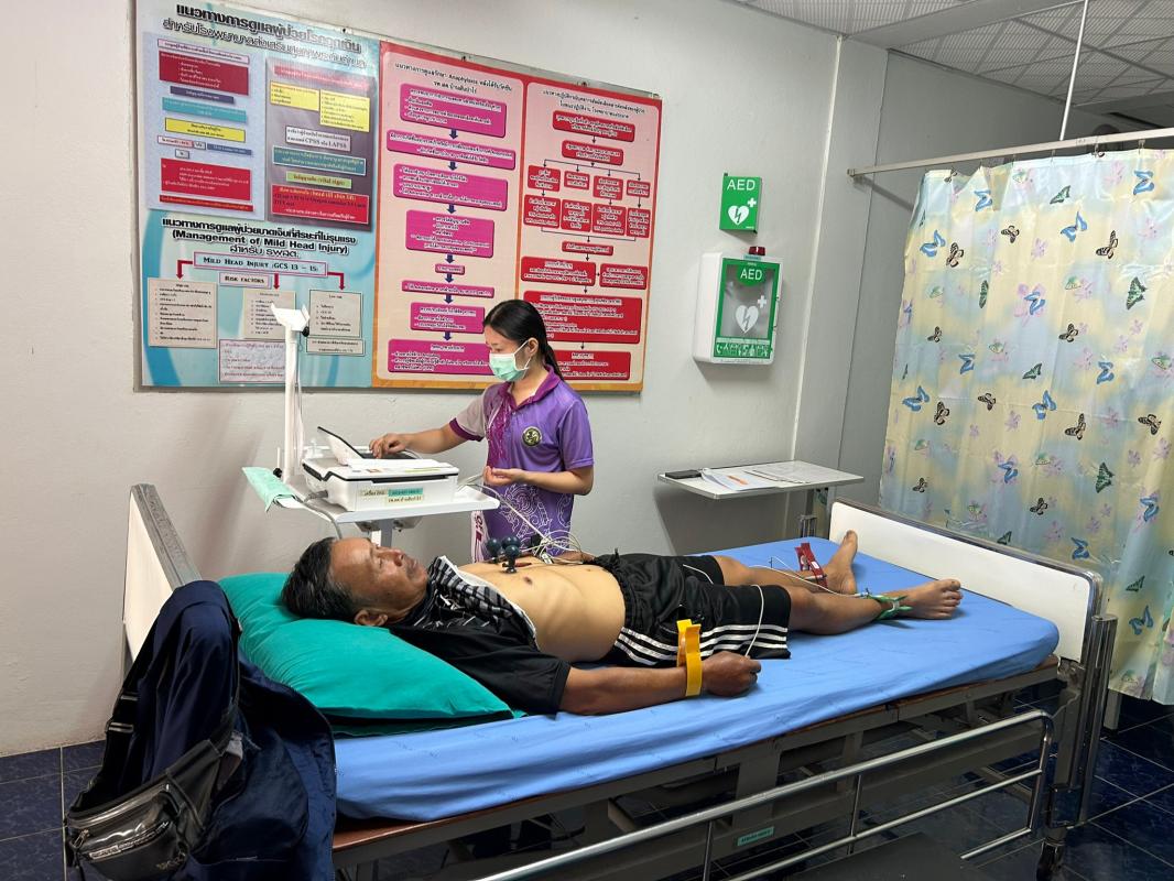 21-22 พ.ย.66 รพ.สต.บ้านสันป่าไร่ เจาะเลือดประจำปี( screening lab ), วัดความดันฯ , ตรวจสุขภาพ , ตรวจคลื่นไฟฟ้าหัวใจ(EKG) , ตรวจปัสสาวะ ผู้ป่วยโรคความดันโลหิตสูงที่รับยาที่ รพ.สต.บ้านสันป่าไร่ กลุ่ม 2 จำนวน 51 ราย