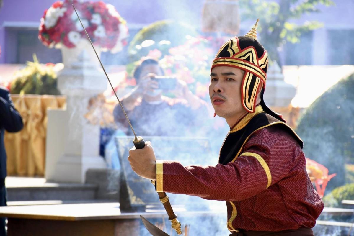 รองนายกองค์การบริหารส่วนจังหวัดตาก เป็นประธานในพิธีบวงสรวงขอพระบรมราชานุญาตจัดการแสดงละครอิงประวัติศาสตร์ประกอบแสงสีเสียงเทิดพระเกียรติสมเด็จพระเจ้าตากสินมหาราช 