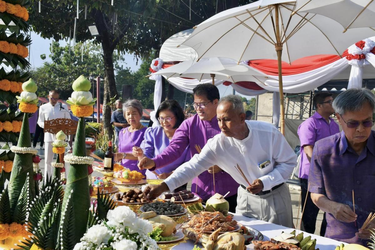 รองนายกองค์การบริหารส่วนจังหวัดตาก เป็นประธานในพิธีบวงสรวงขอพระบรมราชานุญาตจัดการแสดงละครอิงประวัติศาสตร์ประกอบแสงสีเสียงเทิดพระเกียรติสมเด็จพระเจ้าตากสินมหาราช 