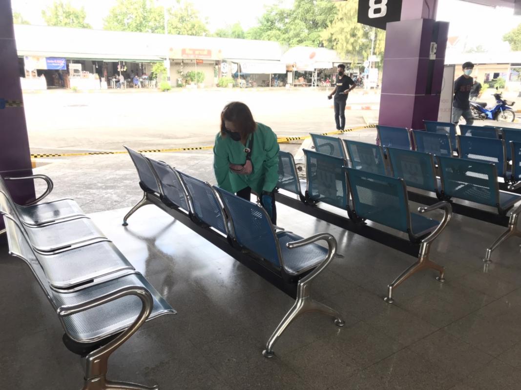 อบจ.ตาก ดำเนินการทำความสะอาด ฉีดพ่นน้ำยาแอลกอฮอล์และเช็ดถูฆ่าเชื้อโรคประจำสัปดาห์