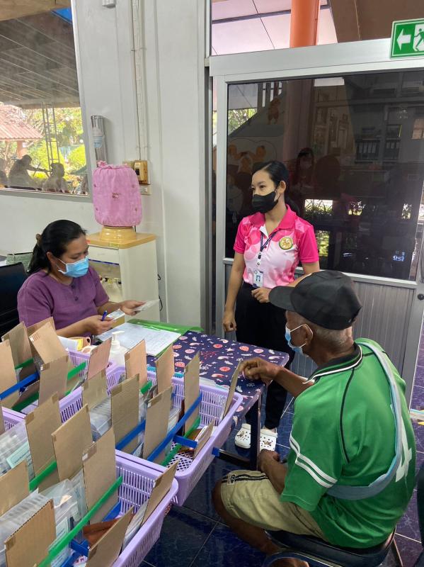 26/12/66 ช่วงบ่าย รพ.สต.บ้านสันป่าไร่ จ่ายยาผู้ป่วยโรคความดันโลหิตสูง กลุ่มที่ 3 จำนวน 48 case มีการแจ้งผล screening lab และ ,EKG โดยแพทย์ รพ.แม่ระมาด , ตรวจนับจำนวนยาและทบทวนความเข้าใจการทานยาก่อนกลับบ้าน