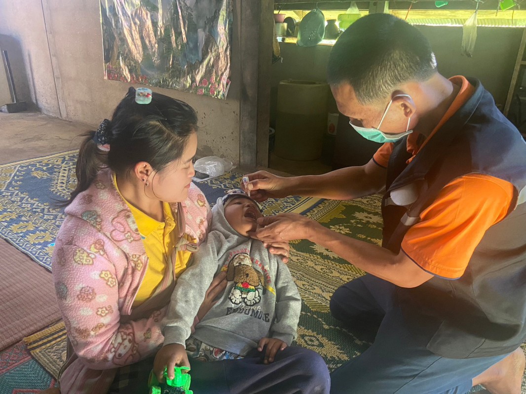 1/11/67 รพ.สต.บ้านสันป่าไร่ ออกหน่วยฉีดวัคซีนเด็กอายุ 2 เดือน ถึง 4 ปี เขต สสช.ห้วยกระทิง ที่ หมู่ 6 บ้านห้วยกระทิง จำนวน 14 ราย และ เจาะเลือดตรวจ Hct , จ่ายยา para syr , ferrous syr , แจกของเล่นให้เด็ก ๆ ทุกคน