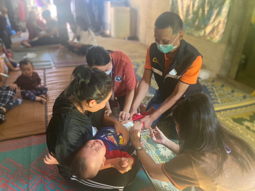 1/11/67 รพ.สต.บ้านสันป่าไร่ ออกหน่วยฉีดวัคซีนเด็กอายุ 2 เดือน ถึง 4 ปี เขต สสช.ห้วยกระทิง ที่ หมู่ 6 บ้านห้วยกระทิง จำนวน 14 ราย และ เจาะเลือดตรวจ Hct , จ่ายยา para syr , ferrous syr , แจกของเล่นให้เด็ก ๆ ทุกคน