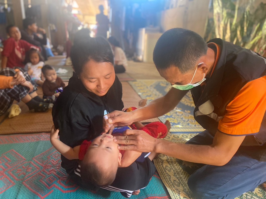 1/11/67 รพ.สต.บ้านสันป่าไร่ ออกหน่วยฉีดวัคซีนเด็กอายุ 2 เดือน ถึง 4 ปี เขต สสช.ห้วยกระทิง ที่ หมู่ 6 บ้านห้วยกระทิง จำนวน 14 ราย และ เจาะเลือดตรวจ Hct , จ่ายยา para syr , ferrous syr , แจกของเล่นให้เด็ก ๆ ทุกคน