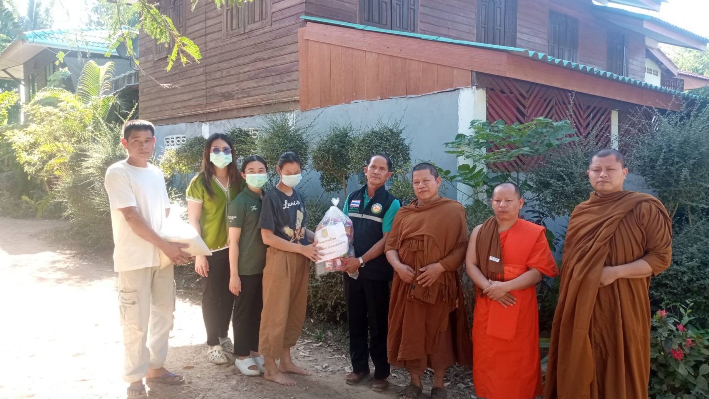 10/1/67 จนท.รพ.สต.บ้านสันป่าไร่ร่วมกับคณะสงฆ์วัดทุ่งมะขามป้อมและคณะกรรมการศูนย์พัฒนาและฟื้นฟูคุณภาพชีวิตผู้สูงอายุและคนพิการตำบลพระธาตุมอบข้าวสารและอาหารแห้งแก่ผู้สูงอายุและผู้พิการหมู่ที่3บ้านป่าไร่เหนือและหมู่ที่5บ้านสันป่าไร่