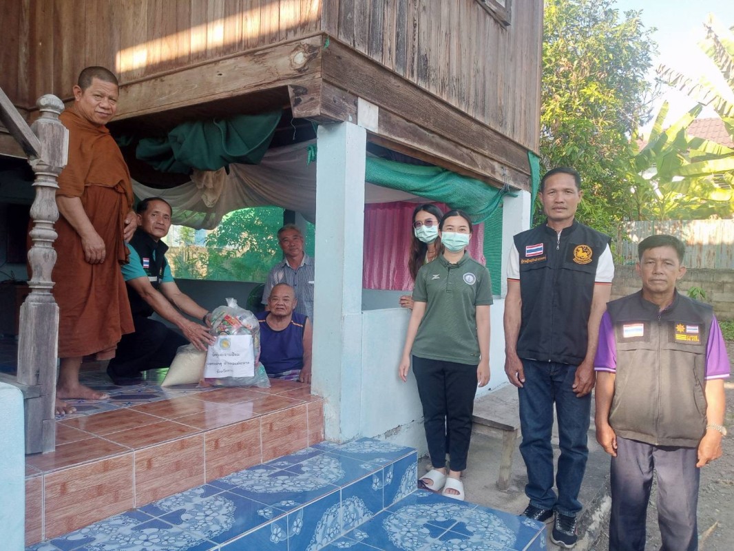 10/1/67 จนท.รพ.สต.บ้านสันป่าไร่ร่วมกับคณะสงฆ์วัดทุ่งมะขามป้อมและคณะกรรมการศูนย์พัฒนาและฟื้นฟูคุณภาพชีวิตผู้สูงอายุและคนพิการตำบลพระธาตุมอบข้าวสารและอาหารแห้งแก่ผู้สูงอายุและผู้พิการหมู่ที่3บ้านป่าไร่เหนือและหมู่ที่5บ้านสันป่าไร่