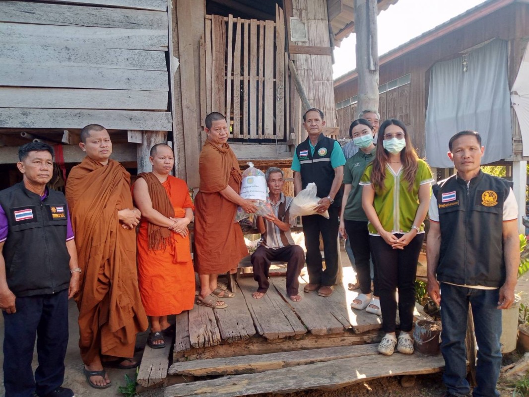 10/1/67 จนท.รพ.สต.บ้านสันป่าไร่ร่วมกับคณะสงฆ์วัดทุ่งมะขามป้อมและคณะกรรมการศูนย์พัฒนาและฟื้นฟูคุณภาพชีวิตผู้สูงอายุและคนพิการตำบลพระธาตุมอบข้าวสารและอาหารแห้งแก่ผู้สูงอายุและผู้พิการหมู่ที่3บ้านป่าไร่เหนือและหมู่ที่5บ้านสันป่าไร่