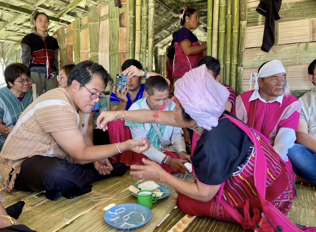 ปลัดองค์การบริหารส่วนจังหวัดตาก เป็นประธานในพิธีเปิดงานประเพณีกินข้าวใหม่ปกาเกอะญอ (อ้อบือซอโค๊ะ) อำเภออุ้มผาง ประจำปี 2567