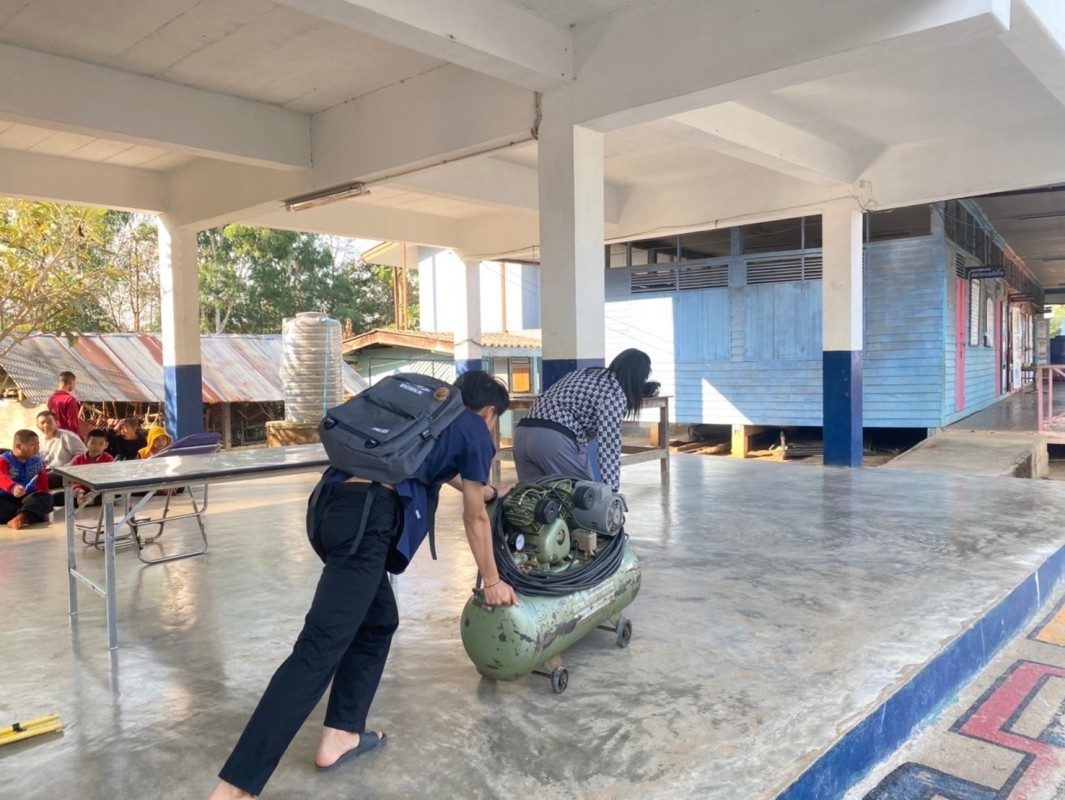 15/ก.พ./67 จนท.ทันตสาธารณสุข รพ.สต.บ้านสันป่าไร่ ร่วมกับทีมทันตสาธารณสุข อ.แม่ระมาด ออกหน่วยทันตกรรมเคลื่อนที่ ที่รร.บ้านป่าไร่เหนือ มีการให้บริการนักเรียน จำนวน 84 ราย ดังนี้ ขูดหินน้ำลาย จำนวน 56 ราย อุดฟัน จำนวน 44 ราย 90 ซี่ เคลือบหลุมร่องฟัน จำนวน 25