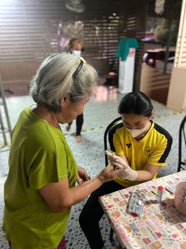 4 มี.ค.67 เวลา 18.30 น. รพ.สต.บ้านสันป่าไร่ จัดกิจกรรม เจาะเลือดตรวจสารเคมีตกค้าง อสม.จำนวน 76 ราย , รับมอบอาหารเสริมคุณแม่เพื่อสุขภาพคุณลูก ในโครงการ “มหัศจรรย์1,000วันฯ” และ ประชุมประจำเดือน อสม.