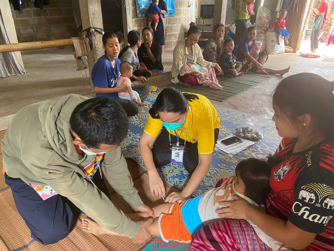 7 มี.ค.67 รพ.สต.บ้านสันป่าไร่ ออกหน่วยฉีดวัคซีนเด็กอายุ 2 เดือน ถึง 4 ปี เขตหมู่ 6 บ้านห้วยกระทิง ต.พระธาตุ จำนวน 13 ราย