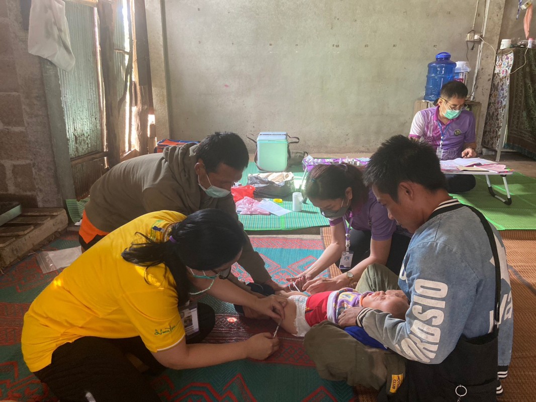 7 มี.ค.67 รพ.สต.บ้านสันป่าไร่ ออกหน่วยฉีดวัคซีนเด็กอายุ 2 เดือน ถึง 4 ปี เขตหมู่ 6 บ้านห้วยกระทิง ต.พระธาตุ จำนวน 13 ราย