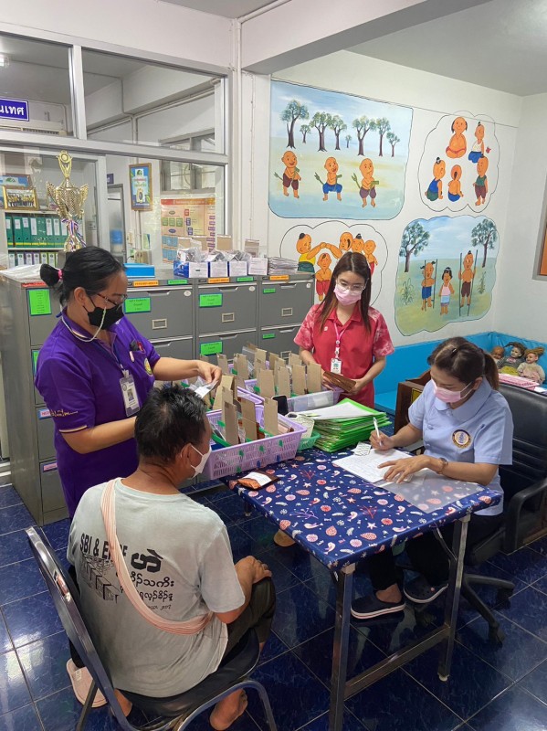 26 มี.ค.67 รพ.สต.บ้านสันป่าไร่ จ่ายยาผู้ป่วยโรคความดันโลหิตสูง กลุ่มที่ 3 จำนวน 47 ราย และมีกิจกรรมแลกเปลี่ยนเรียนรู้ , ตรวจนับจำนวนยา และ ทบทวนความเข้าใจการทานยาก่อนผู้ป่วยกลับบ้าน