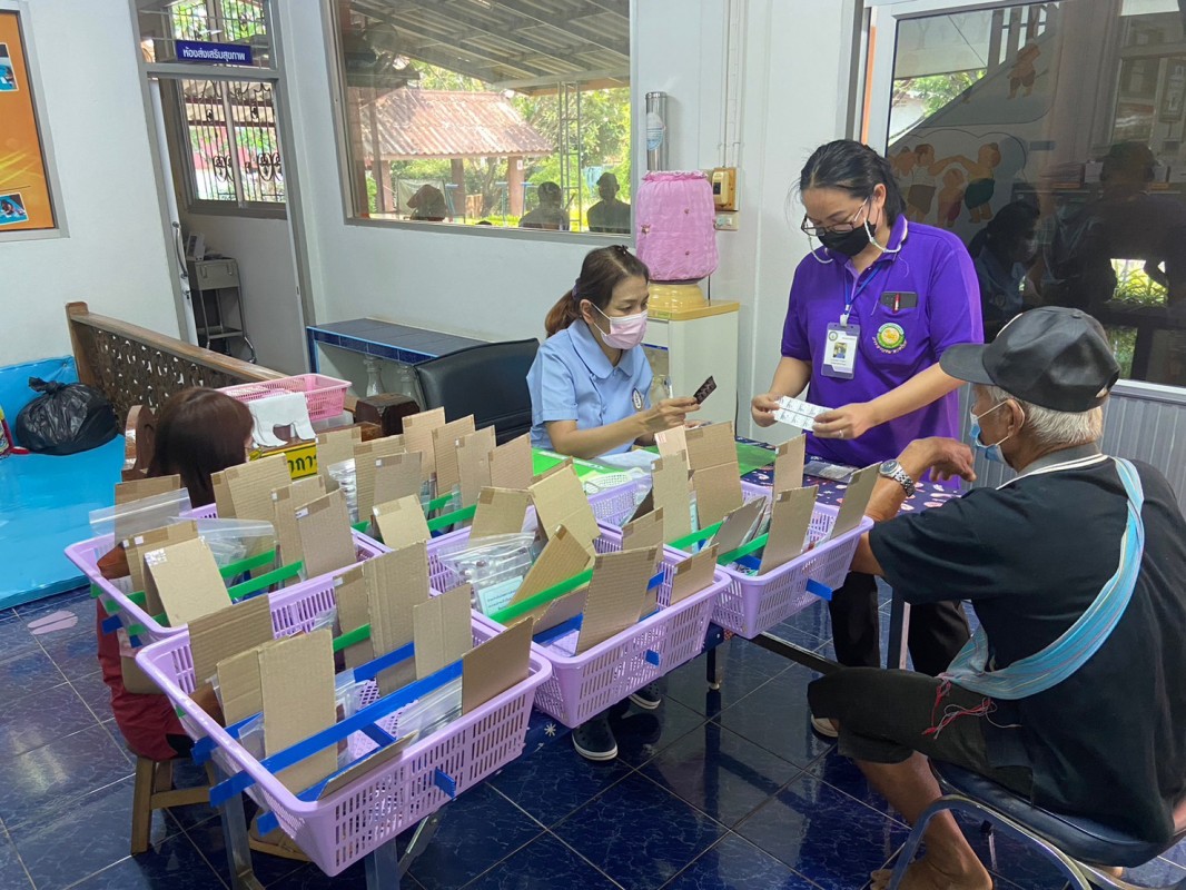 26 มี.ค.67 รพ.สต.บ้านสันป่าไร่ จ่ายยาผู้ป่วยโรคความดันโลหิตสูง กลุ่มที่ 3 จำนวน 47 ราย และมีกิจกรรมแลกเปลี่ยนเรียนรู้ , ตรวจนับจำนวนยา และ ทบทวนความเข้าใจการทานยาก่อนผู้ป่วยกลับบ้าน