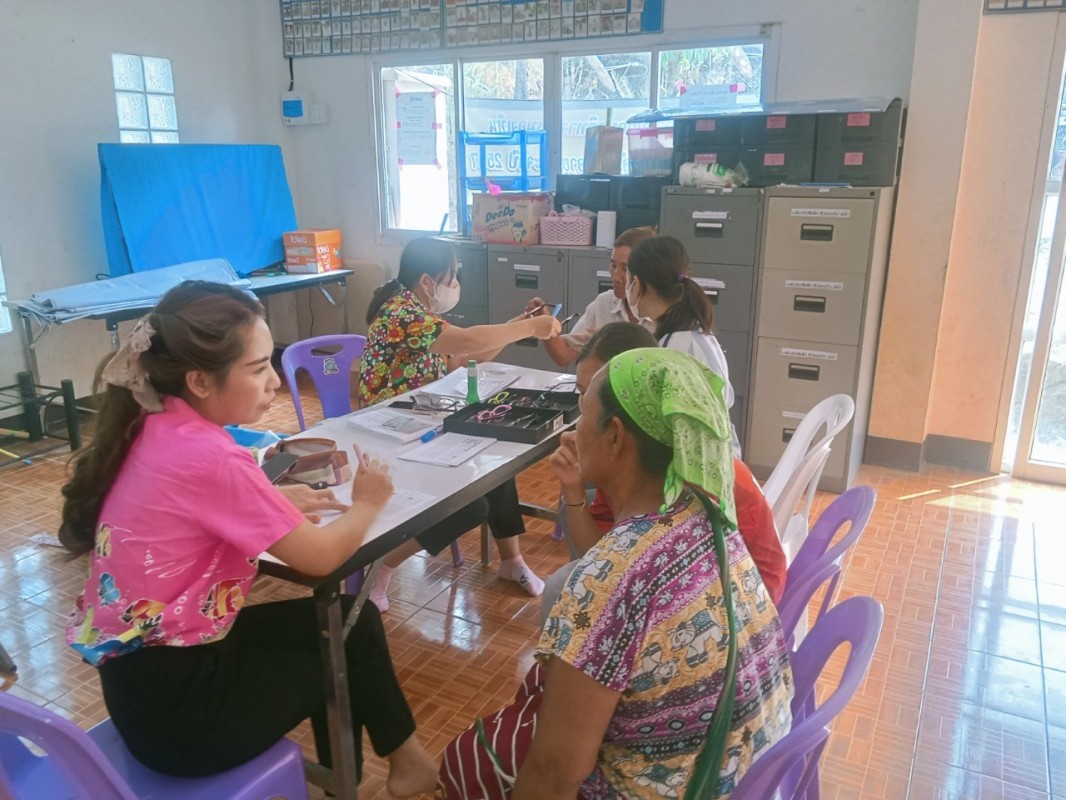 4 เม.ย.67 จนท.รพ.สต.บ้านสันป่าไร่ ร่วมกับ ทีม รพ.แม่ระมาด ออกหน่วยตรวจตาผู้สูงอายุ พื้นที่ หมู่ 6 บ้านห้วยกระทิง ต.พระธาตุ จำนวน 19 ราย