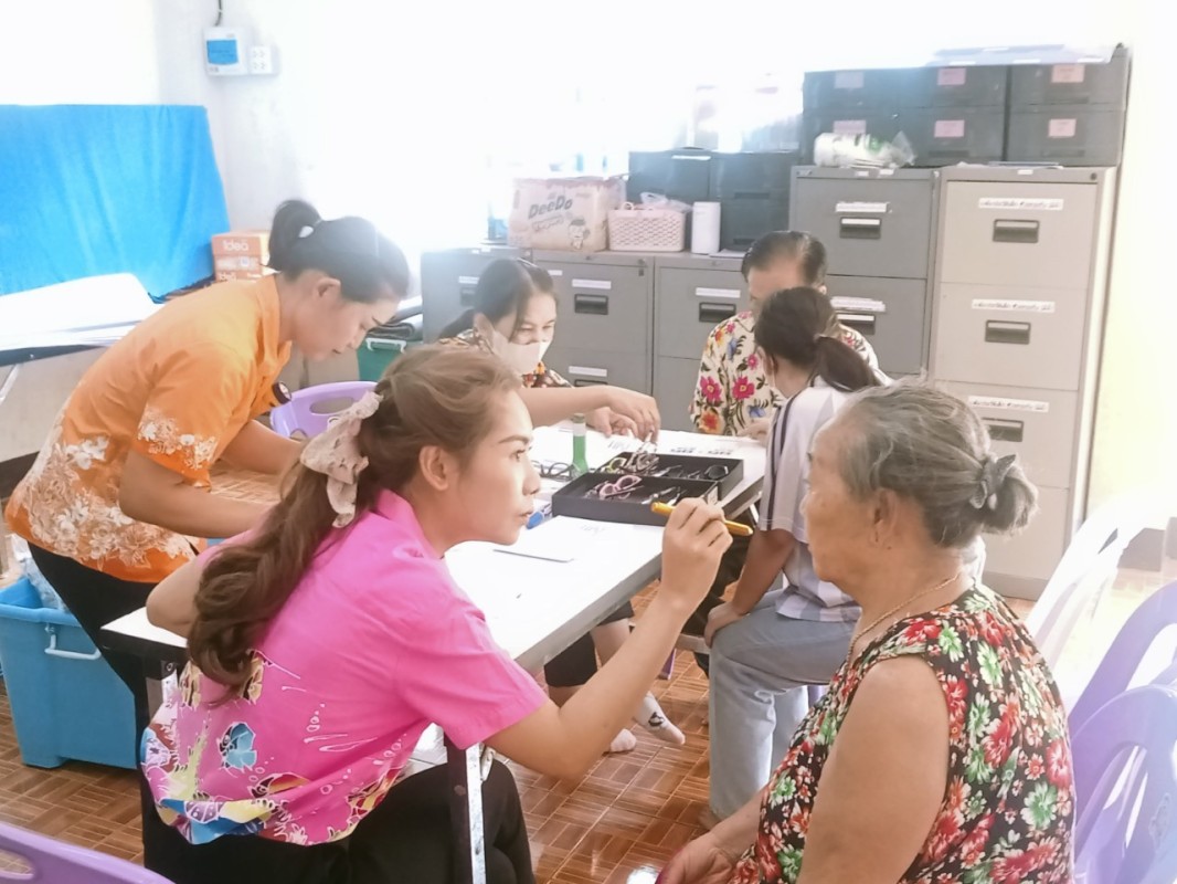 4 เม.ย.67 จนท.รพ.สต.บ้านสันป่าไร่ ร่วมกับ ทีม รพ.แม่ระมาด ออกหน่วยตรวจตาผู้สูงอายุ พื้นที่ หมู่ 6 บ้านห้วยกระทิง ต.พระธาตุ จำนวน 19 ราย