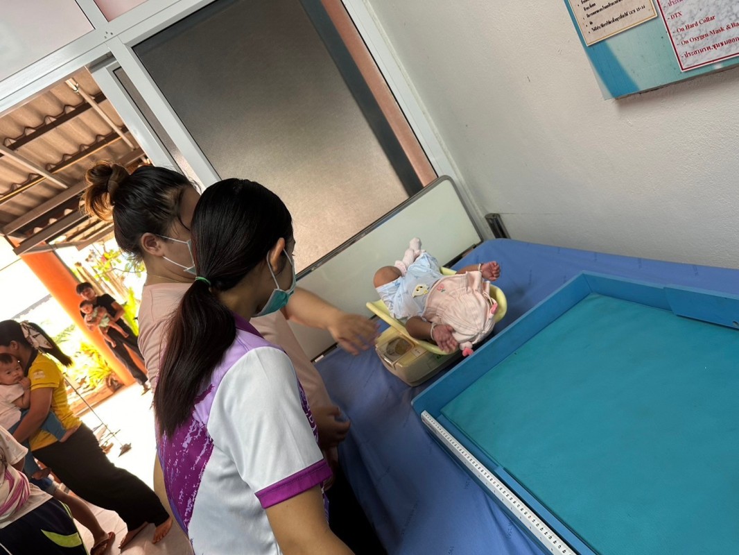 10 เม.ย.67 รพ.สต.บ้านสันป่าไร่ ฉีดวัคซีนเด็กอายุ 2 เดือน ถึง 4 ปี จำนวน 20 ราย และตรวจสุขภาพช่องปาก , เคลือบฟลูออไรด์ , ให้ทันตสุขศึกษาแก่ผู้ปกครองเด็ก , เจาะเลือดตรวจ Hct , จ่ายยา para syr และ ferrous syr , ยืนยันตัวตน