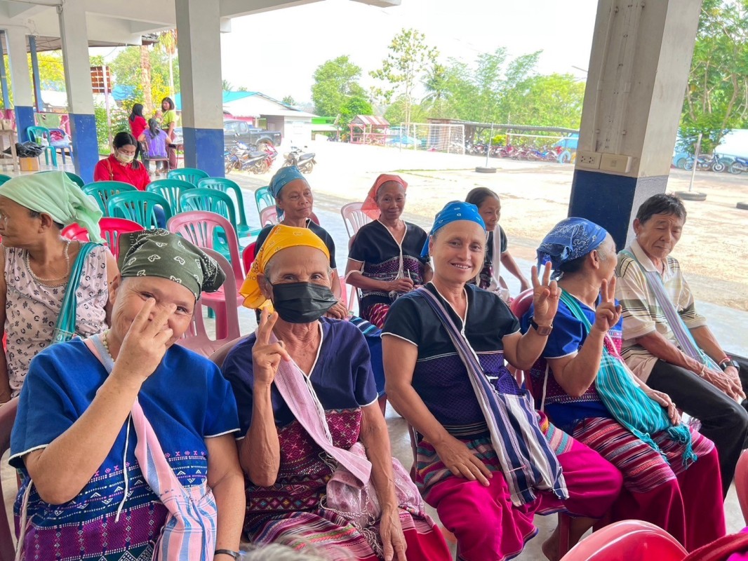 27 เม.ย.67 รพ.สต.บ้านสันป่าไร่ร่วมกับกลุ่มผู้สูงอายุบ้านสันป่าไร่ จัดกิจกรรมโครงการส่งเสริมสุขภาพผู้สูงวัย สร้างจิตสดใสร่างกายแข็งแรง ณ โรงเรียนบ้านป่าไร่เหนือ โดยมีกิจกรรมตรวจฟันผู้สูงอายุ  กิจกรรมออกกำลังกาย ศาสนากับผู้สูงอายุ กิจกรรมนันทนาการ การให้ควา