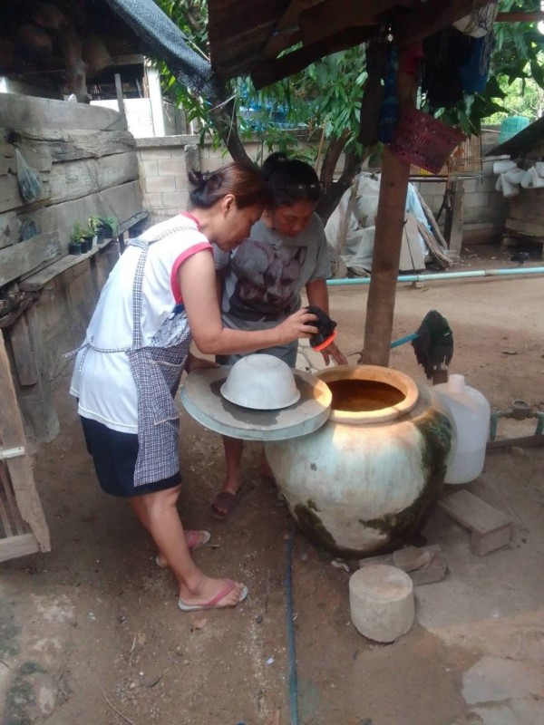 18/พ.ค./67 รพ.สต.บ้านสันป่าไร่ร่วมกับอาสาสมัครสาธารณสุขหมู่ที่2,3และ5 รณรงค์ทำลายแหล่งเพาะพันธ์ลูกน้ำยุงลายทางกายภาพและใส่ทรายอะเบทในภาชนะที่เป็นน้ำใช้ ในส่วนภาชนะที่พบลูกน้ำยุงลายจะทำลายโดยวิธีเทน้ำทิ้ง