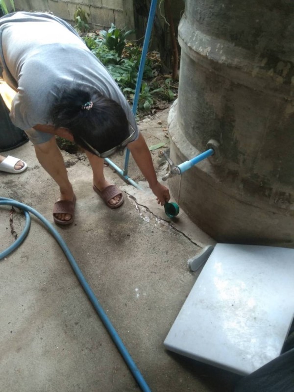 18/พ.ค./67 รพ.สต.บ้านสันป่าไร่ร่วมกับอาสาสมัครสาธารณสุขหมู่ที่2,3และ5 รณรงค์ทำลายแหล่งเพาะพันธ์ลูกน้ำยุงลายทางกายภาพและใส่ทรายอะเบทในภาชนะที่เป็นน้ำใช้ ในส่วนภาชนะที่พบลูกน้ำยุงลายจะทำลายโดยวิธีเทน้ำทิ้ง