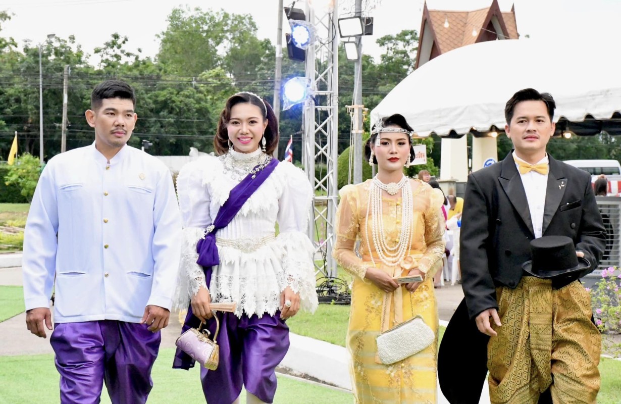 ภาพบรรยากาศส่วนหนึ่งของงานกิจกรรมเปิดสถานีรถไฟนำเที่ยว (สถานีรถไฟอบจ.ตาก) “ย้อนรอยสยาม” 