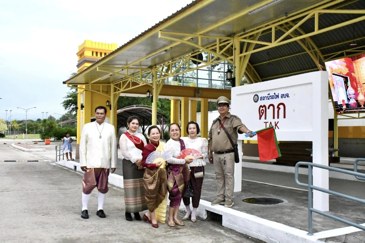 ภาพบรรยากาศส่วนหนึ่งของงานกิจกรรมเปิดสถานีรถไฟนำเที่ยว (สถานีรถไฟอบจ.ตาก) “ย้อนรอยสยาม” 