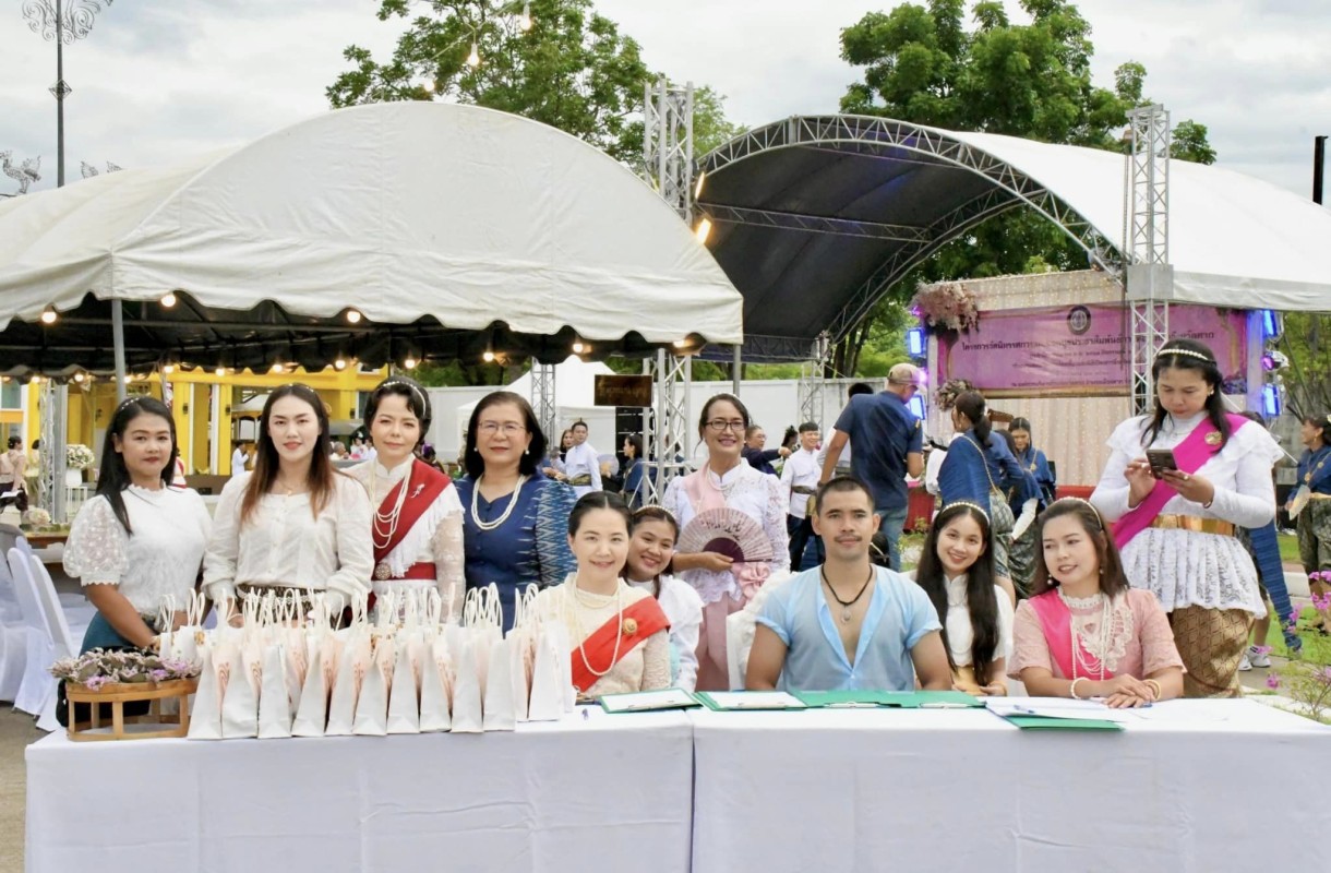 ภาพบรรยากาศส่วนหนึ่งของงานกิจกรรมเปิดสถานีรถไฟนำเที่ยว (สถานีรถไฟอบจ.ตาก) “ย้อนรอยสยาม” 