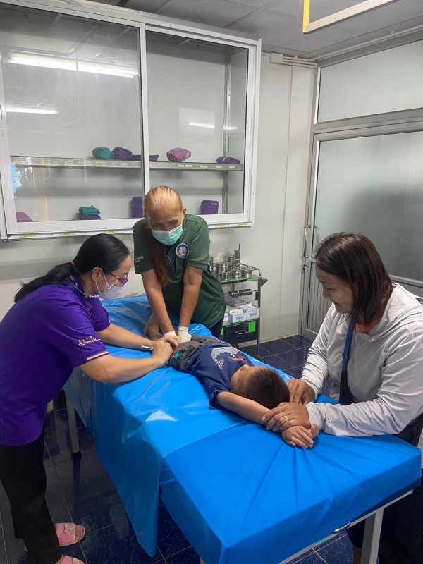 12 มิ.ย.67 รพ.สต.บ้านสันป่าไร่ ฉีดวัคซีนเด็ก อายุ 2 เดือน ถึง 4 ปี จำนวน 36 ราย และตรวจสุขภาพช่องปาก,เคลือบฟลูออไรด์,เจาะเลือดตรวจความเข้มข้นของเลือด(hct),จ่ายยา para syr , ferrous syr และยืนยันตัวตน(Authen)