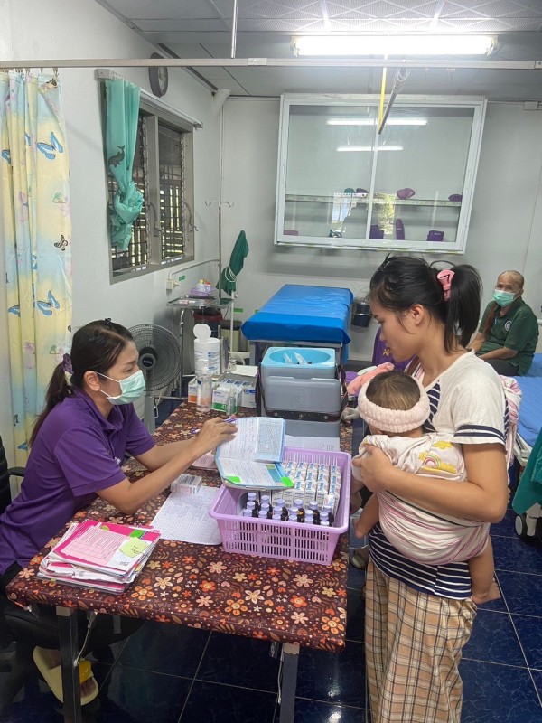 12 มิ.ย.67 รพ.สต.บ้านสันป่าไร่ ฉีดวัคซีนเด็ก อายุ 2 เดือน ถึง 4 ปี จำนวน 36 ราย และตรวจสุขภาพช่องปาก,เคลือบฟลูออไรด์,เจาะเลือดตรวจความเข้มข้นของเลือด(hct),จ่ายยา para syr , ferrous syr และยืนยันตัวตน(Authen)