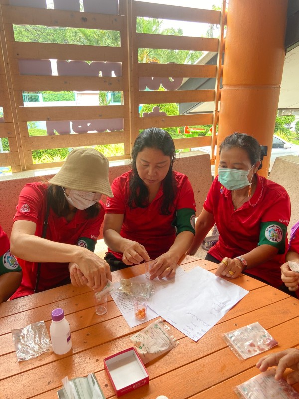 15 มิ.ย.67 จนท.รพ.สต.บ้านสันป่าไร่ร่วมกับอสม.วิทยาศาสตร์การแพทย์ชุมชน ตรวจสารปนเปื้อนในอาหาร ได้แก่สารบอแร็กซ์ สารกันรา สารฟอกสาร และฟอร์มาลิน จำนวน 14 ตัวอย่าง ผลการตรวจไม่พบสารปนเปื้อนในอาหาร