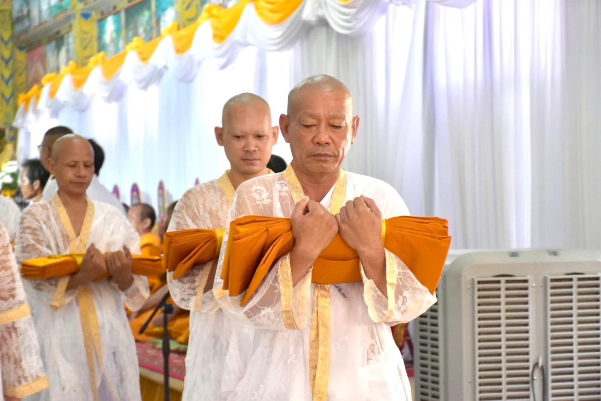 รองปลัดองค์การบริหารส่วนจังหวัดตาก เข้าร่วมพิธีบรรพชาอุปสมบท เฉลิมพระเกียรติพระบาทสมเด็จพระเจ้าอยู่หัว เนื่องในโอกาส  พระราชพิธีมหามงคลเฉลิมพระชนมพรรษา ๖ รอบ ๒๘ กรกฎาคม ๒๕๖๗ ณ วัดส้มเกลี้ยง 