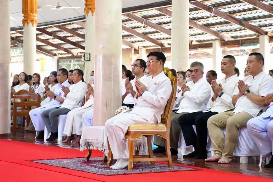 ผู้อำนวยการกองการศึกษา ศาสนาและวัฒนธรรม พร้อมด้วยเจ้าหน้าที่กองการศึกษา ศาสนา และวัฒนธรรม องค์การบริหารส่วนจังหวัดตาก เข้าร่วมพิธีทำบุญตักบาตร เนื่องในเทศกาลวันอาสาฬหบูชา และวันเข้าพรรษา ประจำปี 2567 