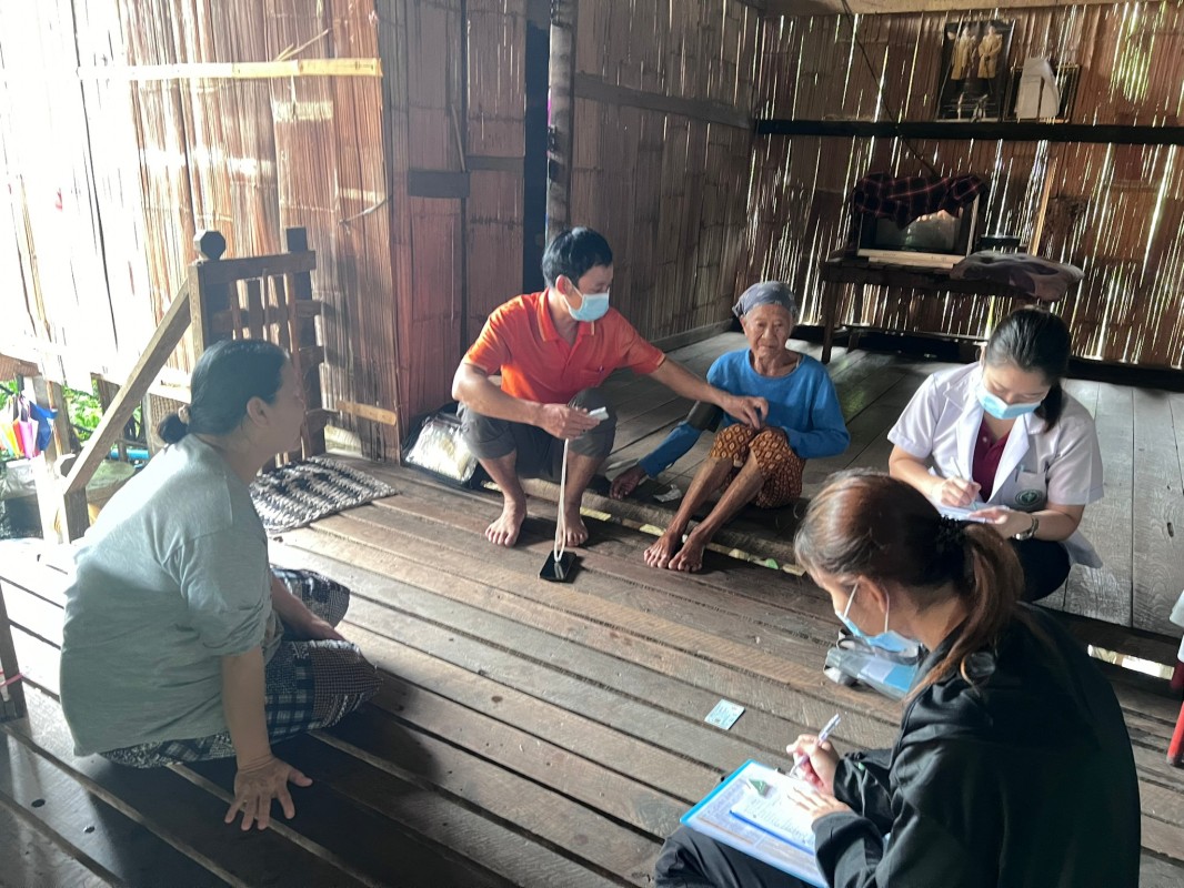 25 ก.ค. 67 จนท.รพ.สต.บ้านสันป่าไร่ ร่วมกับนักกายภาพ และผู้รับผิดชอบงาน Palliative Care รพ.แม่ระมาด ลงพื้นที่เยี่ยมบ้านและติดตามอาการ ผู้ป่วยโรคหลอดเลือดสมอง (Stroke) จำนวน 3 ราย ผู้ป่วยติดเตียง จำนวน 1 ราย ผู้ป่วยโรคมะเร็งตับ จำนวน 1 ราย ผู้ป่วยผ่าตัดหมอน